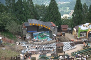 户外山地舞台活动现场