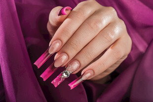 时尚粉色长款美甲展示