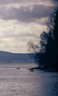 湖畔暮色 静谧水面小船景
