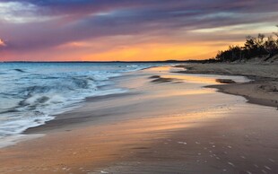 海边绝美日落沙滩风景