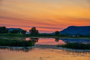 湖畔绝美日落风光