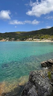 碧海蓝天的美丽海滨风光