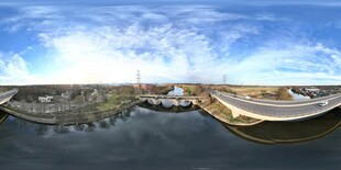 河畔风光全景图