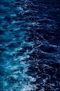 蓝色海洋波浪景象