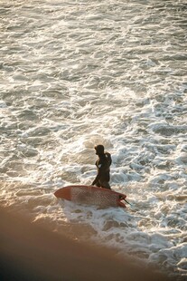 夕阳下的冲浪者