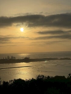 夕阳下的海滨美丽景致