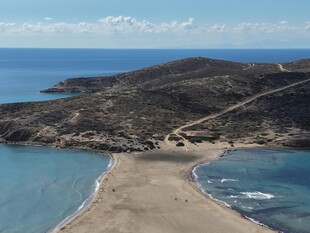 美丽海岛沙滩与碧海蓝天