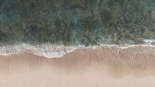 海边沙滩海浪美丽景象