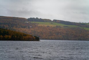 湖畔秋景 山水相映成趣