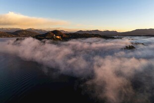 云海之上的壮丽日出景观