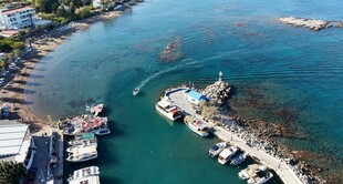 俯瞰美丽海港风光