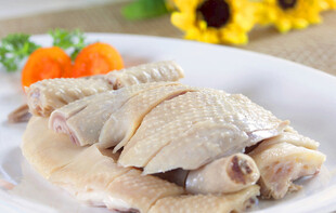 白切鸡肉摆盘美食图