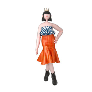 身着个性服饰的时尚模特