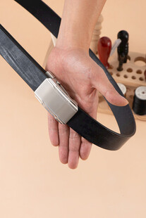 男士手托时尚皮带