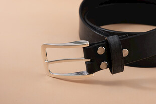 黑色简约皮带