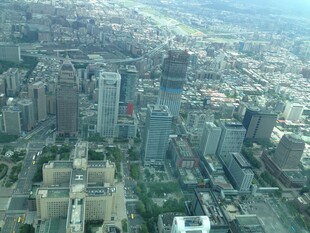 俯瞰繁华都市建筑群