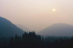 山间日出美景
