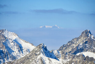 壮丽雪山景观