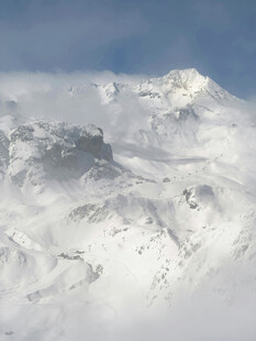 壮丽雪山景观