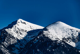 巍峨雪山