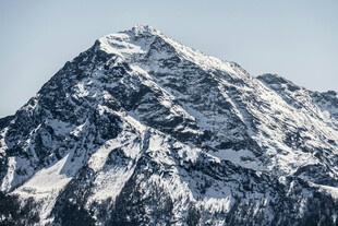 巍峨雪山壮丽景致