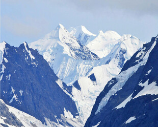 壮丽雪山景观
