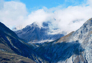 壮丽巍峨的高山美景