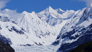 壮丽雪山景观