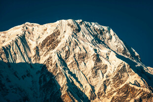 巍峨雪山壮丽景致