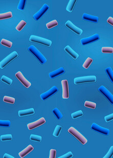 多彩胶囊散落蓝色背景
