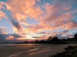 海边绚丽晚霞美景