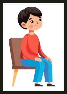 男孩端坐于椅上