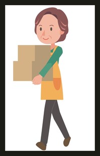 女子搬运纸箱