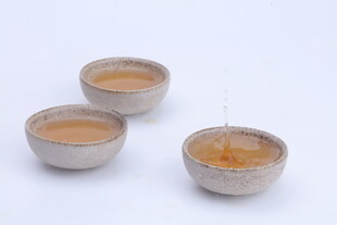三个古朴陶碗