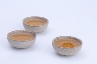 三只古朴陶瓷茶杯