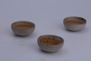 三个古朴陶瓷小杯