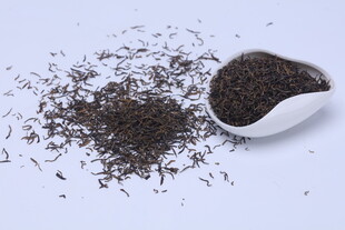 白勺盛放的散装茶叶