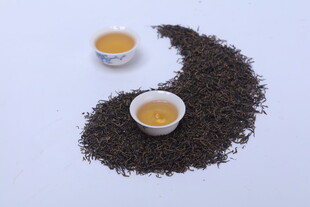 阴阳太极造型的茶饮展示