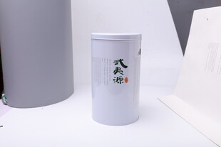 简约白色带图案圆柱形物件