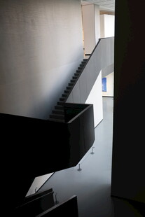 现代简约风格室内楼梯