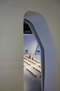 弧形书架内景展示