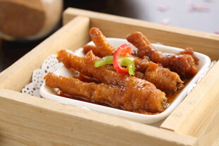 竹盒装美味炸物