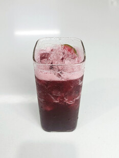 一杯美味的冰饮 桑葚没烦恼