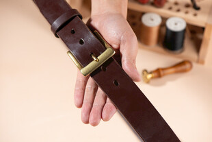 复古风真皮皮带展示