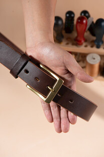 手工制作的精美棕色皮带