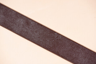 深棕色皮带材质