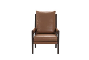 棕色皮质扶手椅