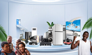 实验室中的科研人员交流场景