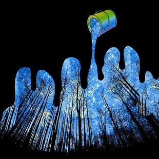 蓝色油漆桶倾倒创意图像