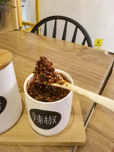 美味辣椒肉酱香气诱人